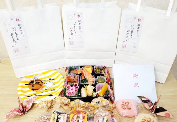 敬老の日のお祝いをしました㊗（長丘）