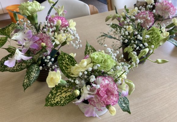 🌼フラワーアレンジを行いました🌼（老司）