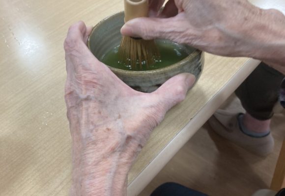 🍵毎月恒例の茶道を行いました🍵（老司）