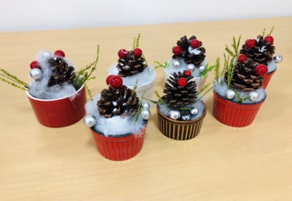 🎄松ぼっくりでクリスマスツリーを作りました🎄（老司）