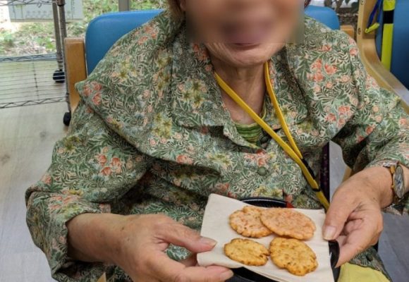 【長丘店】活動報告🍪桜えびせんべい作り