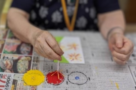 【長丘店】花火の絵はがきを作りました