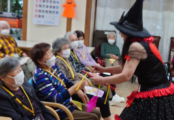 【長丘】マジックのモニカさんに来ていただきました